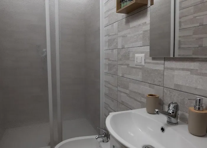 Spacious 3 Bedrooms - 2 Bathrooms - Metro C