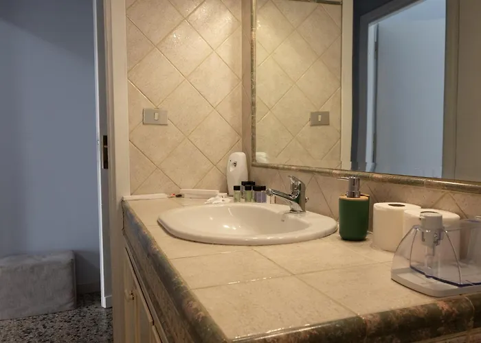 Spacious 3 Bedrooms - 2 Bathrooms - Metro C Apartment *