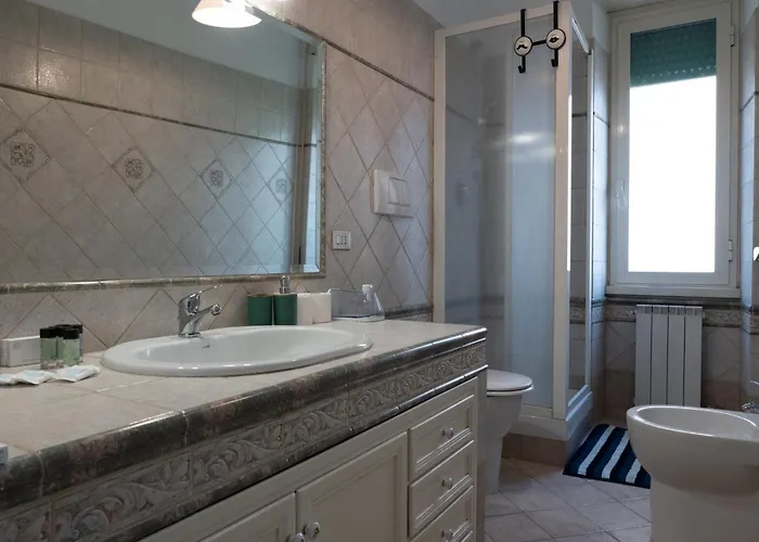 Spacious 3 Bedrooms - 2 Bathrooms - Metro C Apartment Rom
